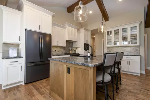 Kitchen - 6002 S Kings Ave, Springfield, MO 65810 photo 5 of 6