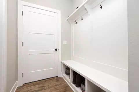 Entry Way - 6002 S Kings Ave, Springfield, MO 65810 photo 3 of 3
