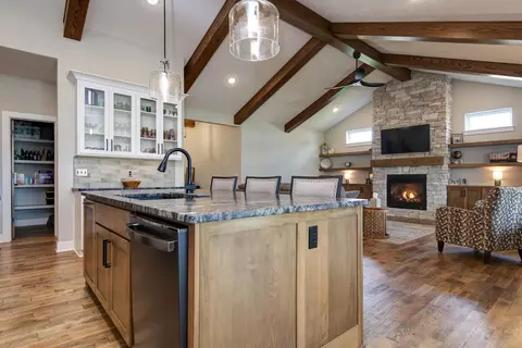 Kitchen - 6002 S Kings Ave, Springfield, MO 65810 photo 6 of 6