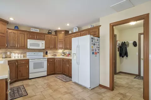 Kitchen - 3265 W Grandview St, Springfield, MO 65803 photo 5 of 5