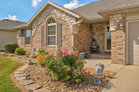 Exterior - 3265 W Grandview St, Springfield, MO 65803 photo 3 of 12