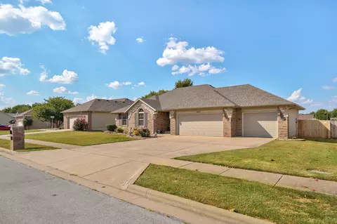 Exterior - 3265 W Grandview St, Springfield, MO 65803 photo 2 of 12