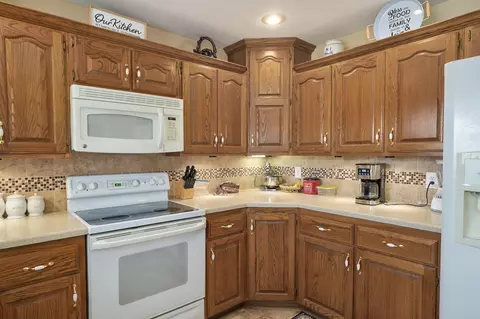Kitchen - 3265 W Grandview St, Springfield, MO 65803 photo 3 of 5
