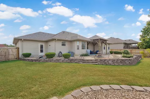 Exterior - 3265 W Grandview St, Springfield, MO 65803 photo 9 of 12