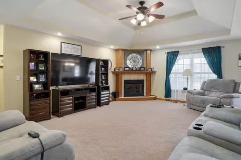 Living - 3265 W Grandview St, Springfield, MO 65803 photo 1 of 2
