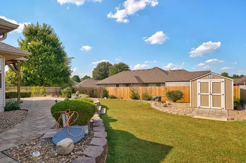 Exterior - 3265 W Grandview St, Springfield, MO 65803 photo 8 of 12
