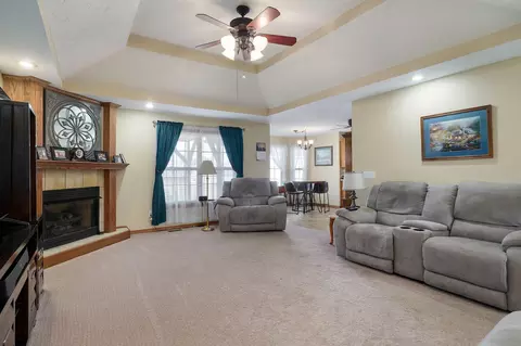 Living - 3265 W Grandview St, Springfield, MO 65803 photo 2 of 2
