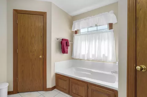 Bath - 3265 W Grandview St, Springfield, MO 65803 photo 2 of 5