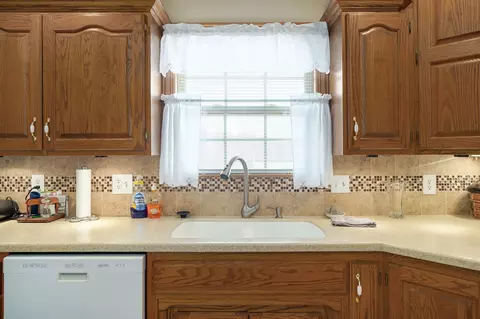 Kitchen - 3265 W Grandview St, Springfield, MO 65803 photo 4 of 5