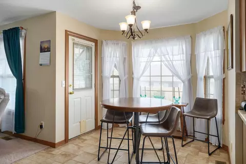 Dining - 3265 W Grandview St, Springfield, MO 65803 photo 1 of 1