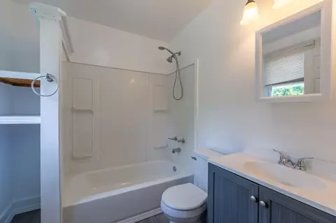 Bath - 2121 W College St, Springfield, MO 65806 photo 2 of 4