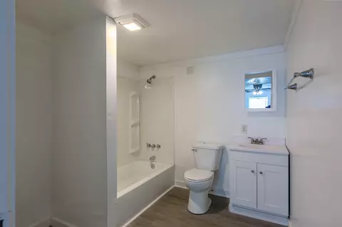 Bath - 2121 W College St, Springfield, MO 65806 photo 4 of 4