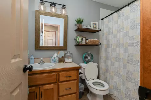 Bath - 613 E Gallup Hill Rd, Nixa, MO 65714 photo 2 of 2