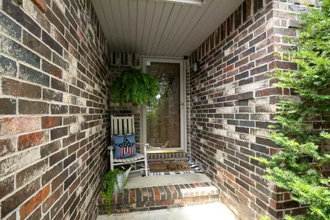 Exterior - 613 E Gallup Hill Rd, Nixa, MO 65714 photo 3 of 8