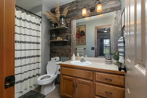 Bath - 613 E Gallup Hill Rd, Nixa, MO 65714 photo 1 of 2