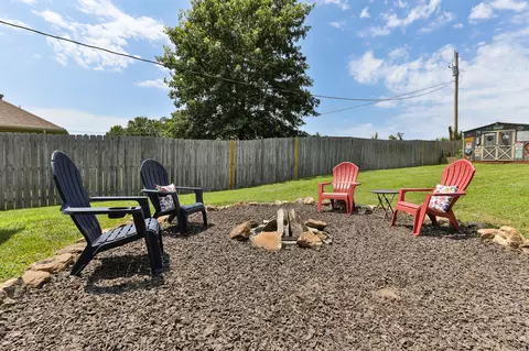 Exterior - 613 E Gallup Hill Rd, Nixa, MO 65714 photo 6 of 8