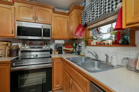 Kitchen - 613 E Gallup Hill Rd, Nixa, MO 65714 photo 2 of 3