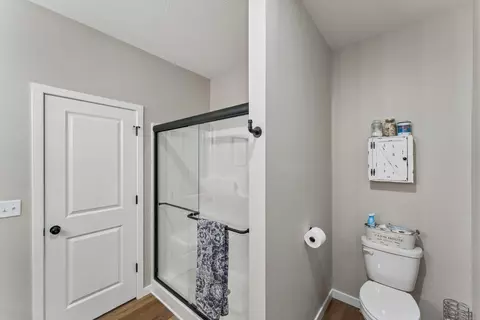Bath - 484 Eagle Rock Ct, Willard, MO 65781 photo 3 of 3