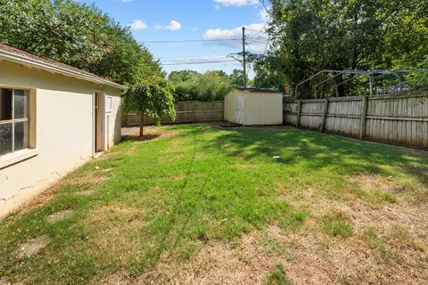 Exterior - 504 E Cozy St, Springfield, MO 65807 photo 5 of 8