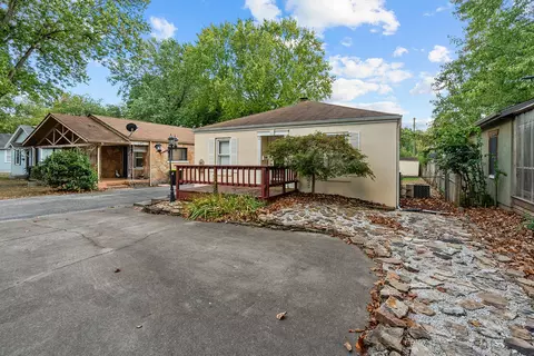 Exterior - 504 E Cozy St, Springfield, MO 65807 photo 1 of 8
