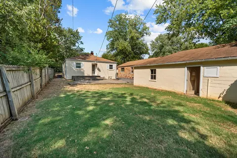 Exterior - 504 E Cozy St, Springfield, MO 65807 photo 7 of 8