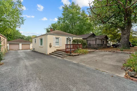 Exterior - 504 E Cozy St, Springfield, MO 65807 photo 2 of 8