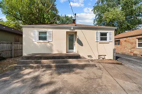 Exterior - 504 E Cozy St, Springfield, MO 65807 photo 8 of 8