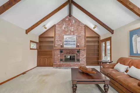 Living - 5103 Colonial Cir, Nixa, MO 65714 photo 3 of 7