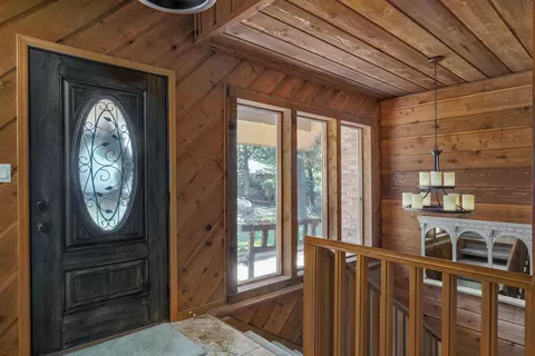 Entry Way - 5103 Colonial Cir, Nixa, MO 65714 photo 1 of 4