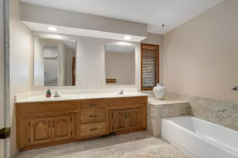 Bath - 5103 Colonial Cir, Nixa, MO 65714 photo 2 of 10