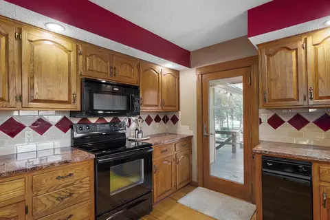 Kitchen - 5103 Colonial Cir, Nixa, MO 65714 photo 2 of 4