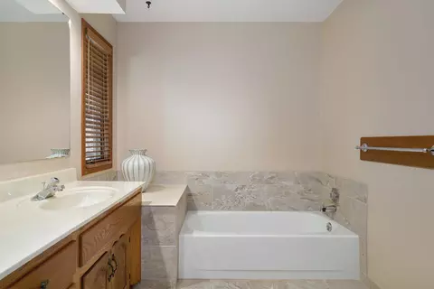Bath - 5103 Colonial Cir, Nixa, MO 65714 photo 3 of 10