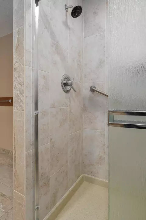 Bath - 5103 Colonial Cir, Nixa, MO 65714 photo 5 of 10