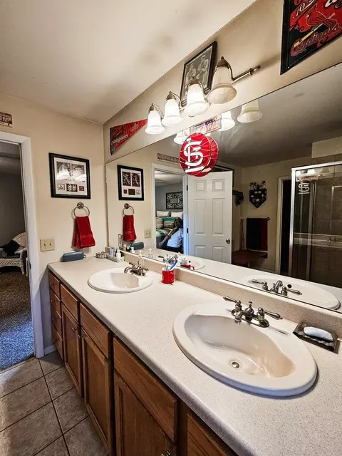 Bath - 1157 E Dade 186, Ash Grove, MO 65604 photo 5 of 5