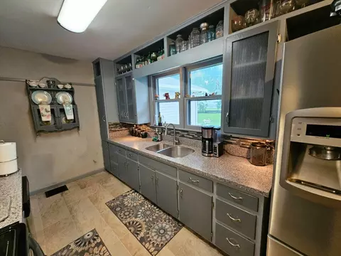 Kitchen - 1157 E Dade 186, Ash Grove, MO 65604 photo 4 of 8