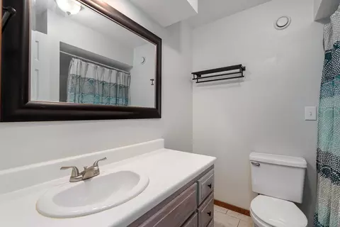 Bath - 228 E Osage Dr, Springfield, MO 65810 photo 5 of 5