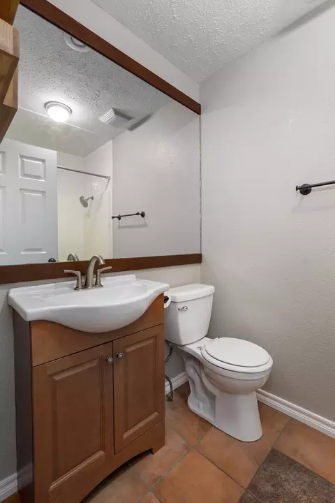Bath - 228 E Osage Dr, Springfield, MO 65810 photo 1 of 5