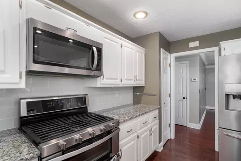 Kitchen - 228 E Osage Dr, Springfield, MO 65810 photo 2 of 2