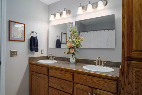 Bath - 343 E Grace St, Republic, MO 65738 photo 2 of 4