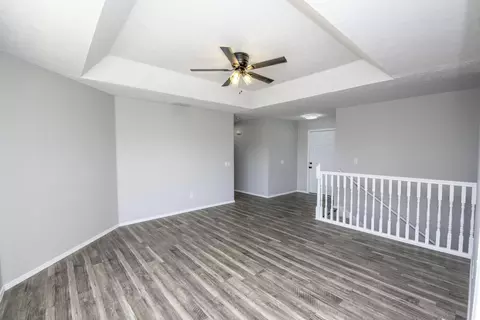 Living - 3355 S Valley View Dr, Springfield, MO 65807 photo 2 of 4