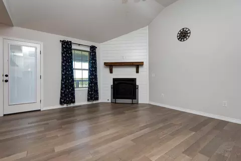Living - 517 N Stella Ct, Willard, MO 65781 photo 2 of 3