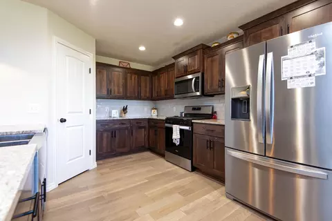 Kitchen - 517 N Stella Ct, Willard, MO 65781 photo 2 of 4