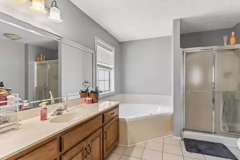 Bath - 2081 N Preakness Dr, Nixa, MO 65714 photo 2 of 3