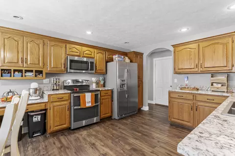 Kitchen - 2081 N Preakness Dr, Nixa, MO 65714 photo 4 of 6