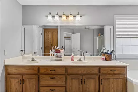 Bath - 2081 N Preakness Dr, Nixa, MO 65714 photo 1 of 3