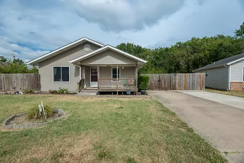 Exterior - 1202 N Oak Park Dr, Springfield, MO 65802 photo 2 of 5