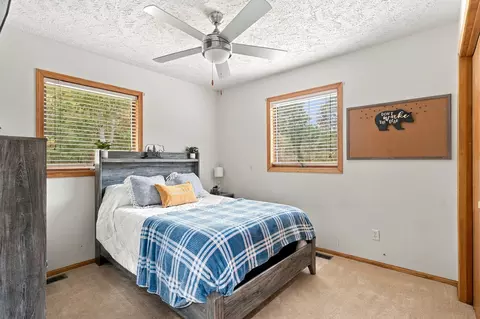 Bedroom - 23100 E Mockingbird Dr, Golden, MO 65658 photo 6 of 7
