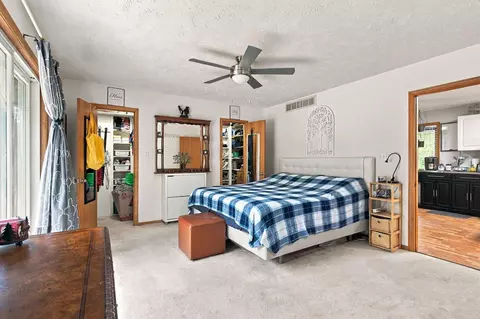 Bedroom - 23100 E Mockingbird Dr, Golden, MO 65658 photo 4 of 7