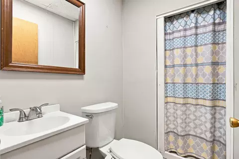 Bath - 23100 E Mockingbird Dr, Golden, MO 65658 photo 1 of 3