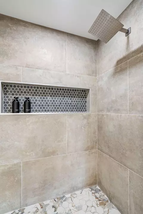 Bath - 1435 S Fairway Ave, Springfield, MO 65804 photo 5 of 9